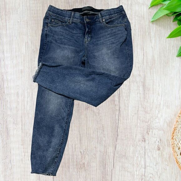 Torrid Womens Bombshell Skinny Jeans Size 18 SHORT Blue‎ Raw Hem Medium Wash - Picture 1 of 11